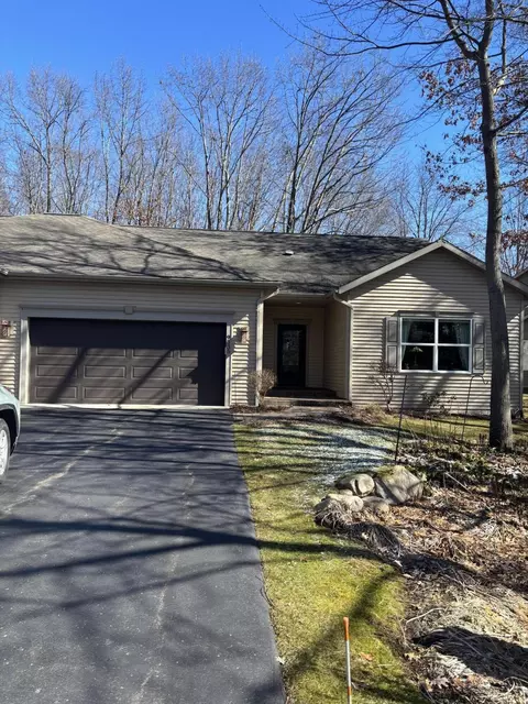 9335 The Woodlands Trl #6, Portage, MI 49002