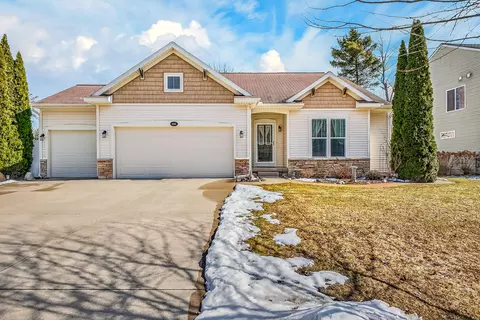 13335 Patchin Dr, Nunica, MI 49448