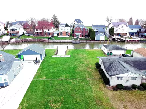 37500 Lakeville St, Harrison Township, MI 48045