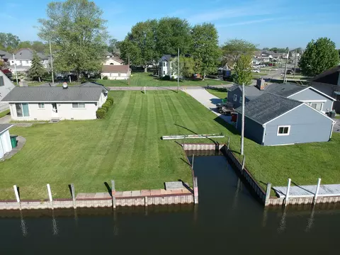 37500 Lakeville St, Harrison Township, MI 48045