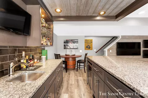 Kitchen - 16575 Spring Tree Dr, Spring Lake, MI 49456 photo 4 of 4