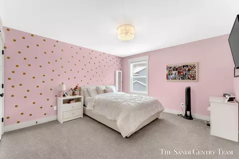 Bedroom - 16575 Spring Tree Dr, Spring Lake, MI 49456 photo 2 of 7