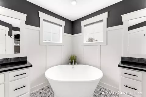 Bath - 16575 Spring Tree Dr, Spring Lake, MI 49456 photo 3 of 7