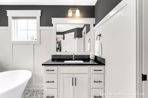 Bath - 16575 Spring Tree Dr, Spring Lake, MI 49456 photo 4 of 7