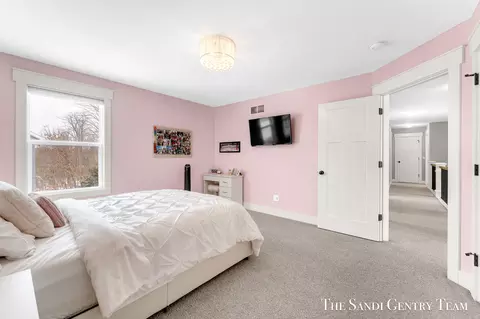 Bedroom - 16575 Spring Tree Dr, Spring Lake, MI 49456 photo 3 of 7