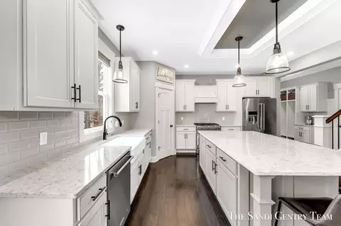 Kitchen - 16575 Spring Tree Dr, Spring Lake, MI 49456 photo 3 of 4