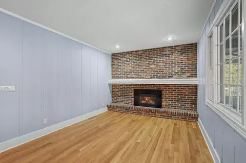 Living - 752 Wright Ln, Marshall, MI 49068 photo 7 of 7