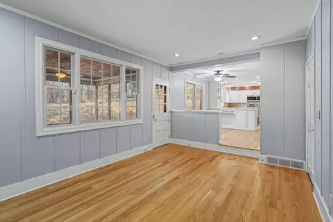 Living - 752 Wright Ln, Marshall, MI 49068 photo 6 of 7