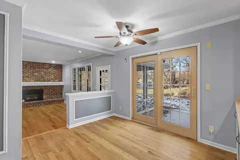Living - 752 Wright Ln, Marshall, MI 49068 photo 4 of 7