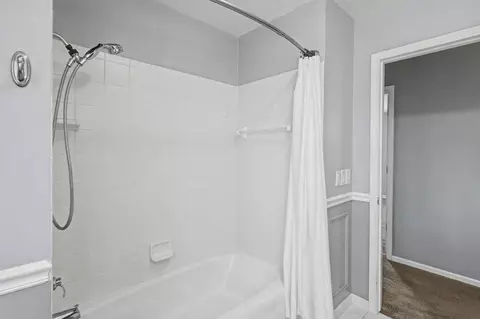 Bath - 752 Wright Ln, Marshall, MI 49068 photo 3 of 5