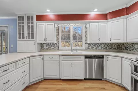 Kitchen - 752 Wright Ln, Marshall, MI 49068 photo 4 of 5