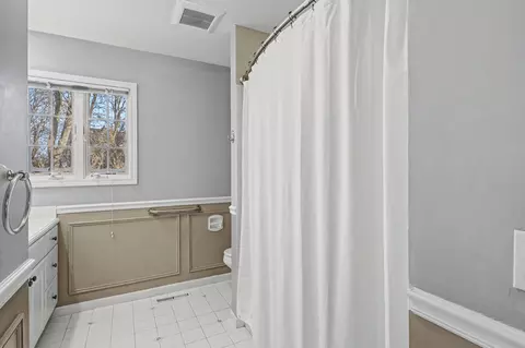 Bath - 752 Wright Ln, Marshall, MI 49068 photo 4 of 5