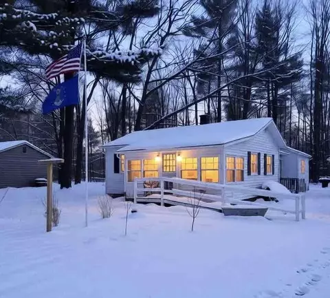 78 W John St, Newaygo, MI 49337