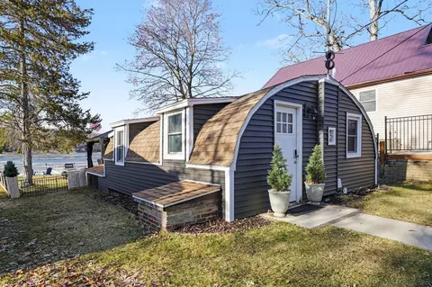 642 Swains Lake Dr, Concord, MI 49237