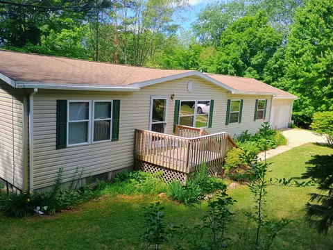 167 Mill Rd, Blanchard, MI 49310