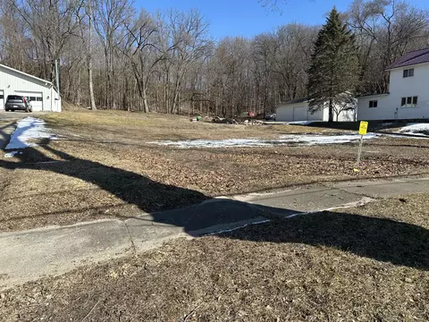 528 E Main St, Ionia, MI 48846 photo 4