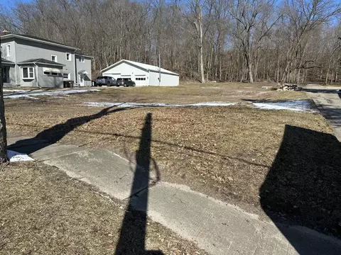 528 E Main St, Ionia, MI 48846 photo 3