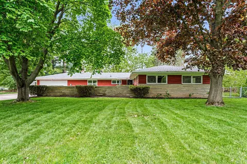 16172 Brookwood Dr, Buchanan, MI 49107