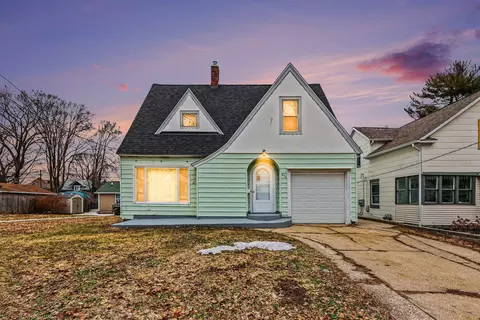 996 W Forest Ave, Muskegon, MI 49441