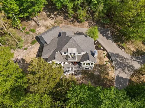 690 Dunegrass Circle Dr, Saugatuck, MI 49453