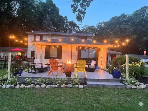 20070 Parkway Ave, Three Rivers, MI 49093