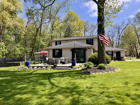 20070 Parkway Ave, Three Rivers, MI 49093