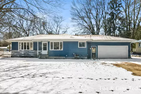 568 Greenfield St, Coopersville, MI 49404
