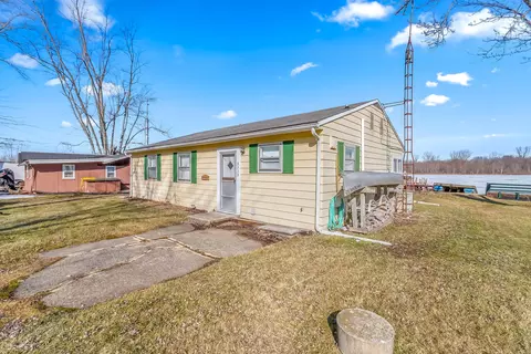 Exterior - 5339 Lake Dr, Reading, MI 49274 photo 5 of 12