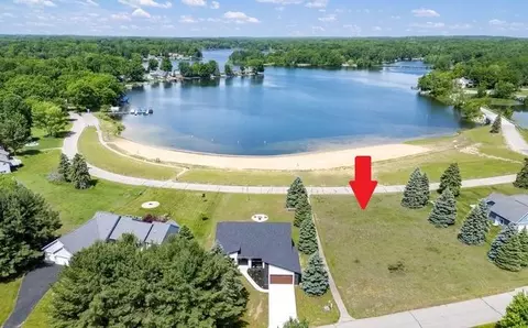 7889 Sunset Shores Dr, Canadian Lakes, MI 49346