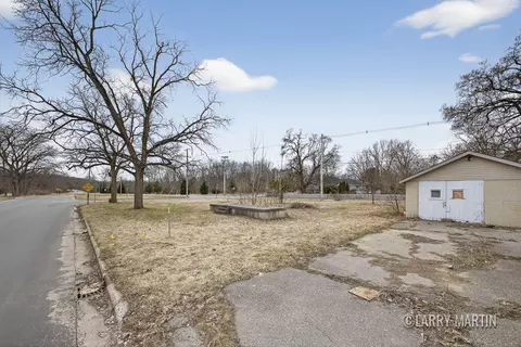 222 S Division St, Lowell, MI 49331