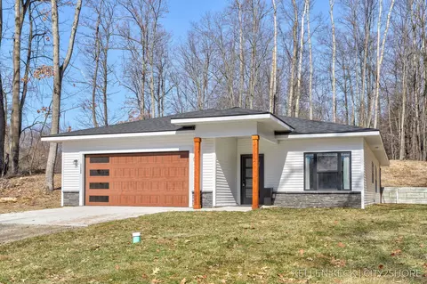 11300 Apache Wells Ct, Stanwood, MI 49346