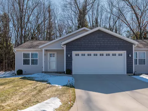 7181 Glendora Ln, Kalamazoo, MI 49009