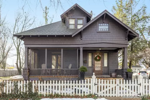 202 E 26th St, Holland, MI 49423