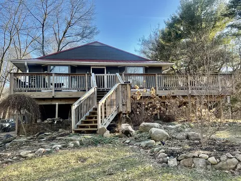 6771 E Chicago Rd, Jonesville, MI 49250