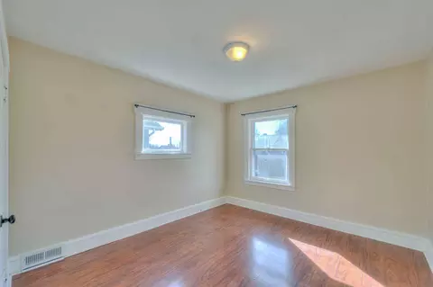 Bedroom - 121 N Thompson St, Jackson, MI 49202 photo 1 of 6