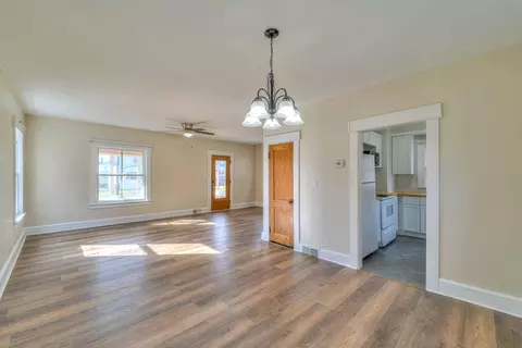 Living - 121 N Thompson St, Jackson, MI 49202 photo 4 of 4