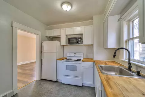 Kitchen - 121 N Thompson St, Jackson, MI 49202 photo 2 of 2