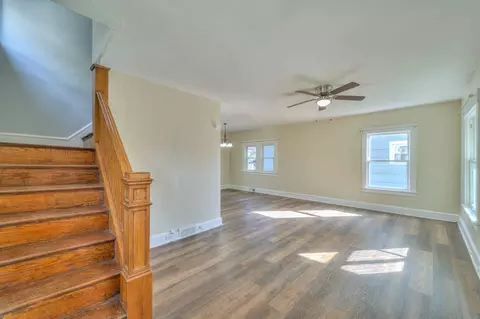 Living - 121 N Thompson St, Jackson, MI 49202 photo 3 of 4