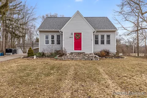 6914 Young Ave NE, Rockford, MI 49341