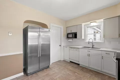 Kitchen - 2350 E B Ave, Plainwell, MI 49080 photo 4 of 5