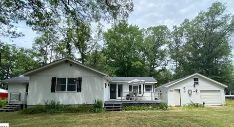 2291 W 22nd St, Fremont, MI 49412