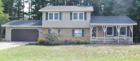 4878 Stanwood St, Norton Shores, MI 49441