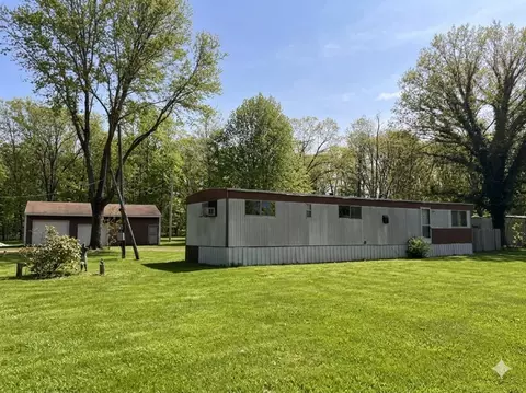 1717 51st St, Fennville, MI 49408