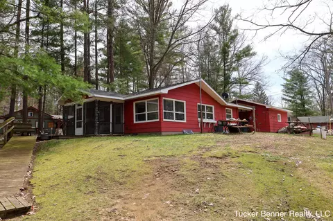 7764 E Saint Huberts Trl, Hesperia, MI 49421