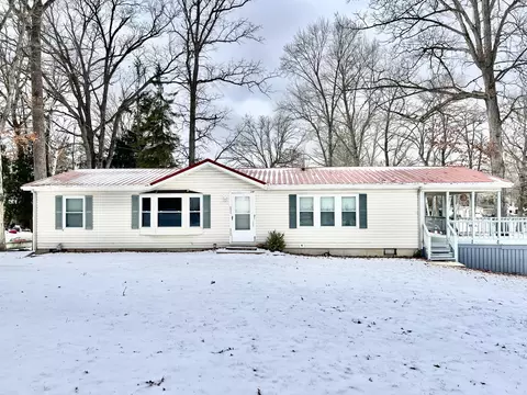 5482 Circle Dr, Reading, MI 49274