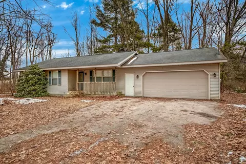 9324 Whitbeck Rd, Montague, MI 49437