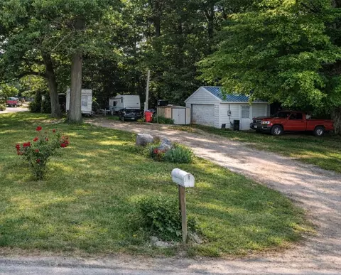 10041 S Mason Dr, Grant, MI 49327