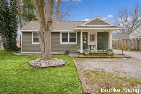 17288 W Spring Lake Rd, Spring Lake, MI 49456