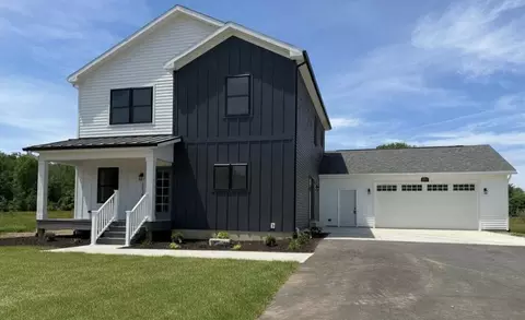 2670 Settlers Creek Rd, Fennville, MI 49408