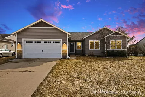 11771 Deerfield Dr, Ravenna, MI 49451